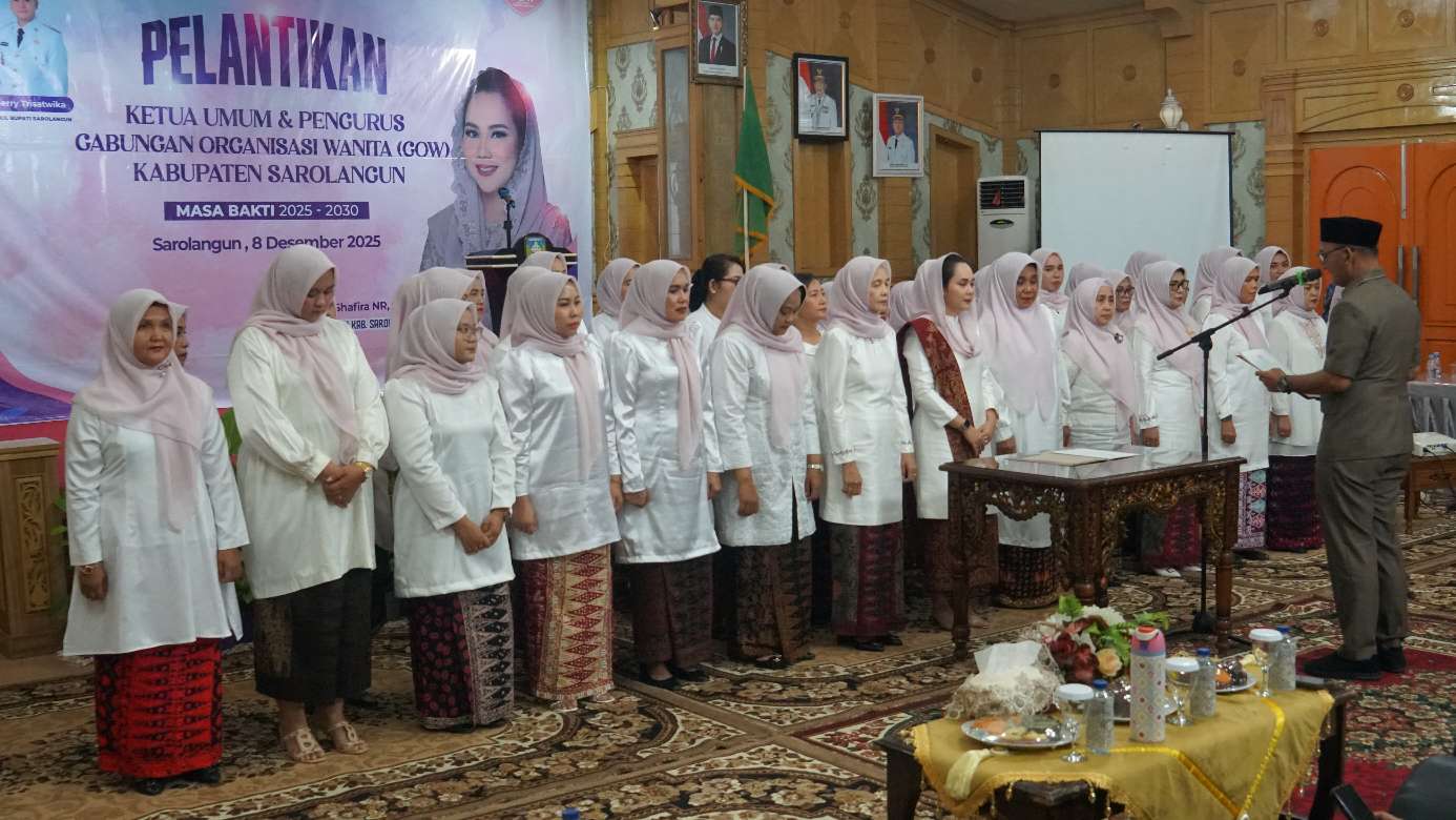 Bupati Sarolangun Hurmin Lantik Ratna Shafira NR Sebagai Ketua Umum GOW Sarolangun Masa Bakti 2025-2030
