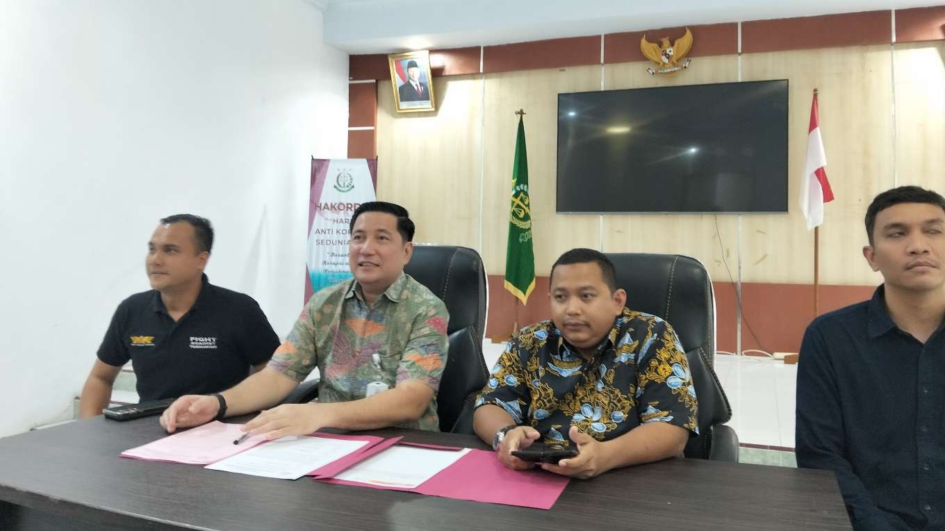Kejari Sarolangun Setor PNBP 233 Juta Lebih Ke Negara, Hasil Pengembalian Uang Pengganti Dan Uang Denda Terpidana Mantan Kades Lidung Herman 