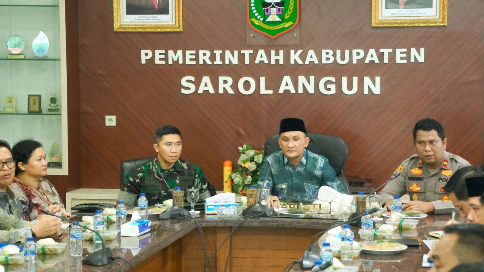 Bupati Sarolangun Hurmin Pimpin Rakor Forkopimda Bahas Natal Tahun 2025 dan Tahun Baru 2026