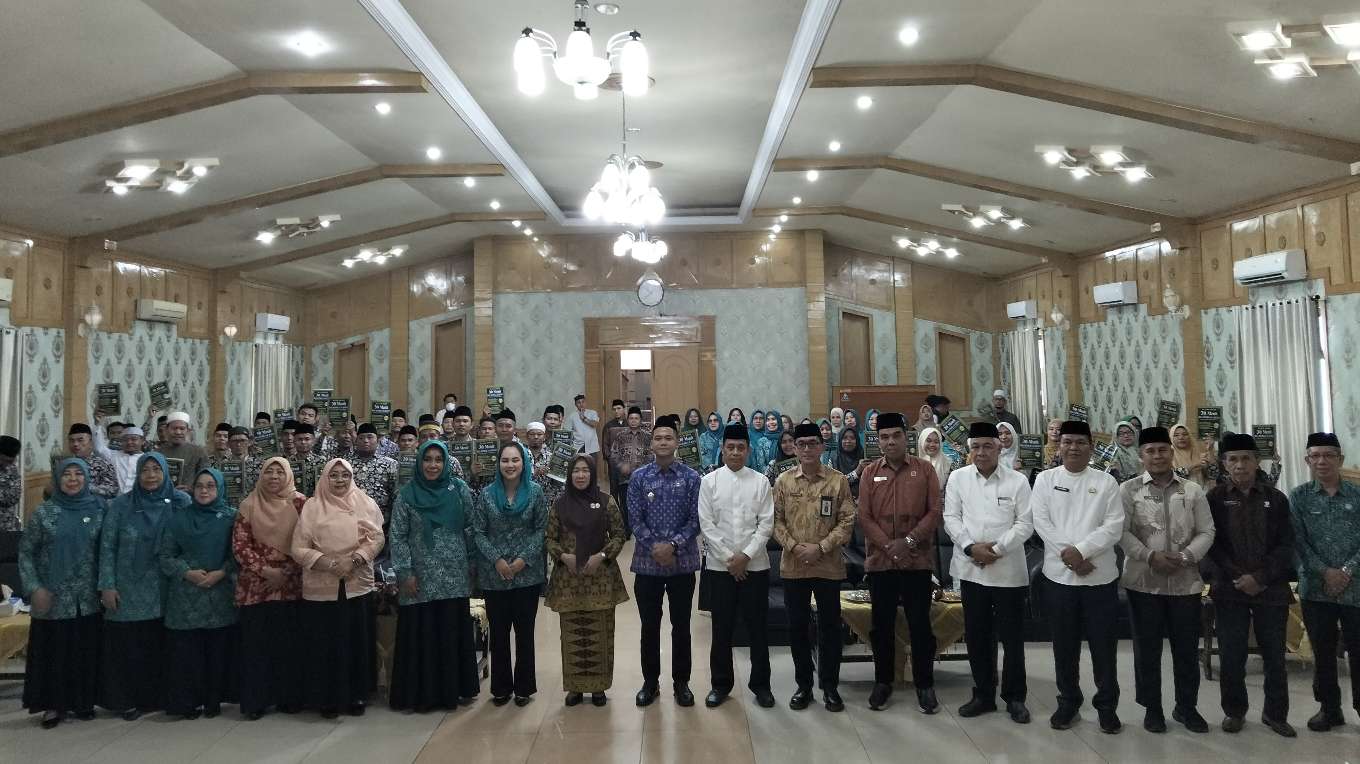 Wabup Sarolangun Gerry Trisatwika Dampingi Ketua TP PKK Hesnidar Haris Hadiri TOT Metode 30 Menit Bisa Membaca Alqur’an 