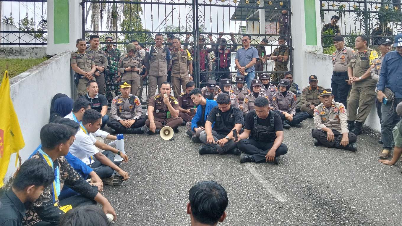 PC PMII Sarolangun Demo Kantor Kejari, Tuntut Usut Tuntas Temuan BPK 9,8 Miliar Tahun 2019 Belum Dikembalikan Pihak Rekanan
