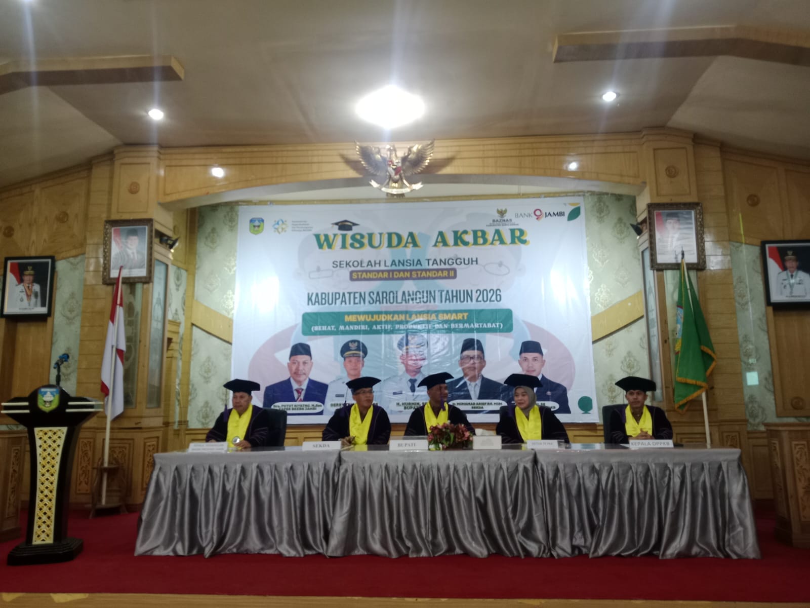 Bupati Sarolangun Hadiri Wisuda Akbar Sekolah Lansia Tangguh Kabupaten Sarolangun